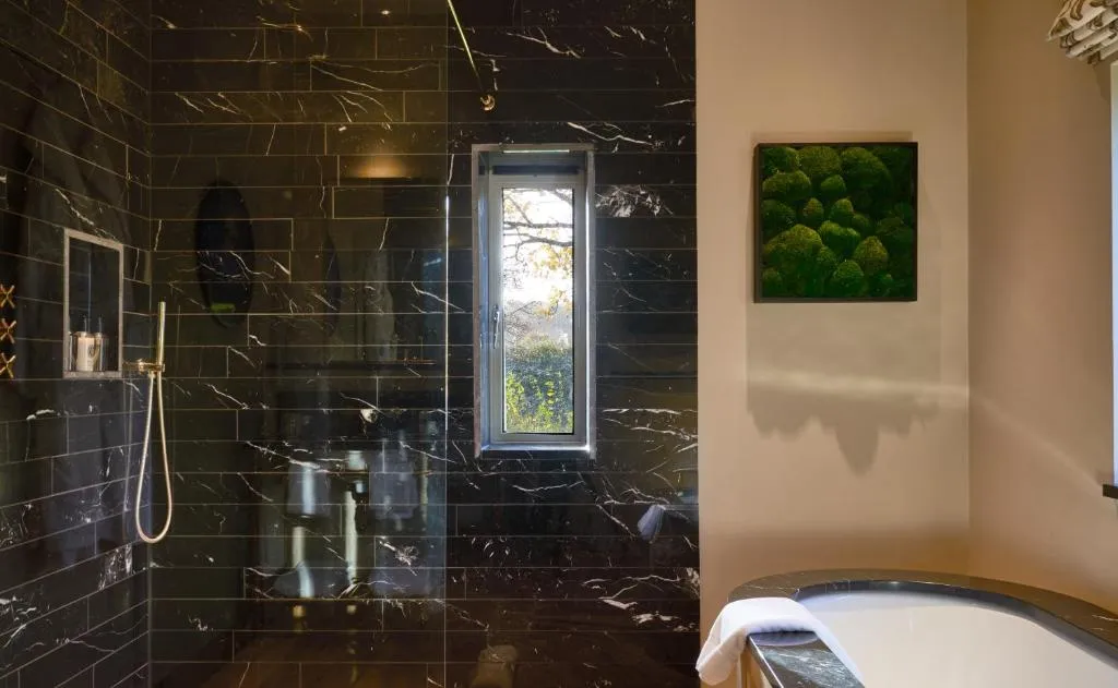 Mews Marvelous Room @ Homewood Hotel and Spa