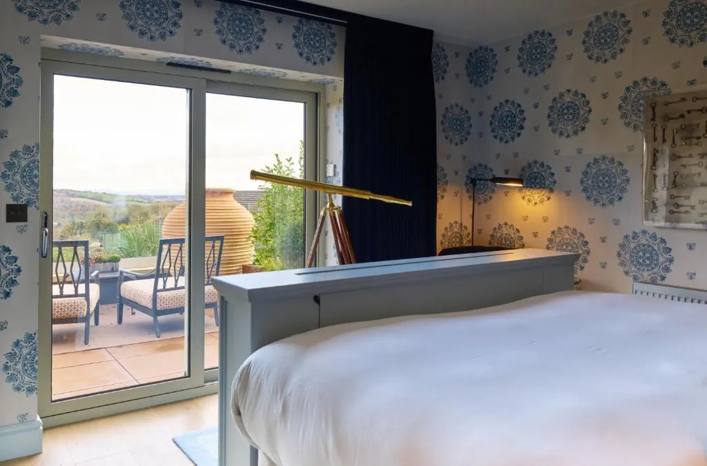 Mews Hot Tub Room @ Homewood Hotel and Spa