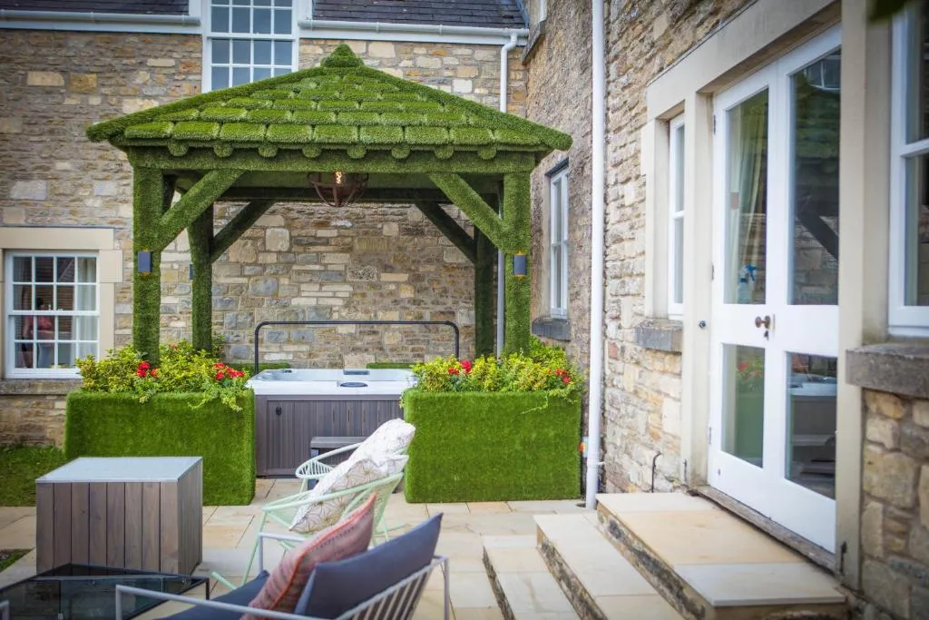 Luxe Hot Tub Suite @ Homewood Hotel and Spa