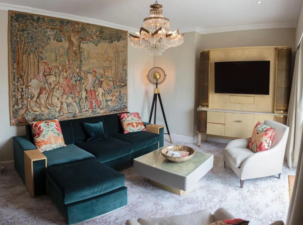 Luxe Hot Tub Suite @ Homewood Hotel and Spa