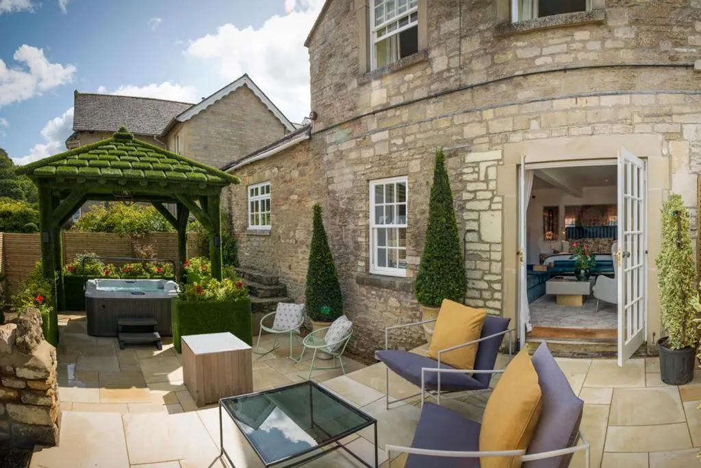 Luxe Hot Tub Suite @ Homewood Hotel and Spa