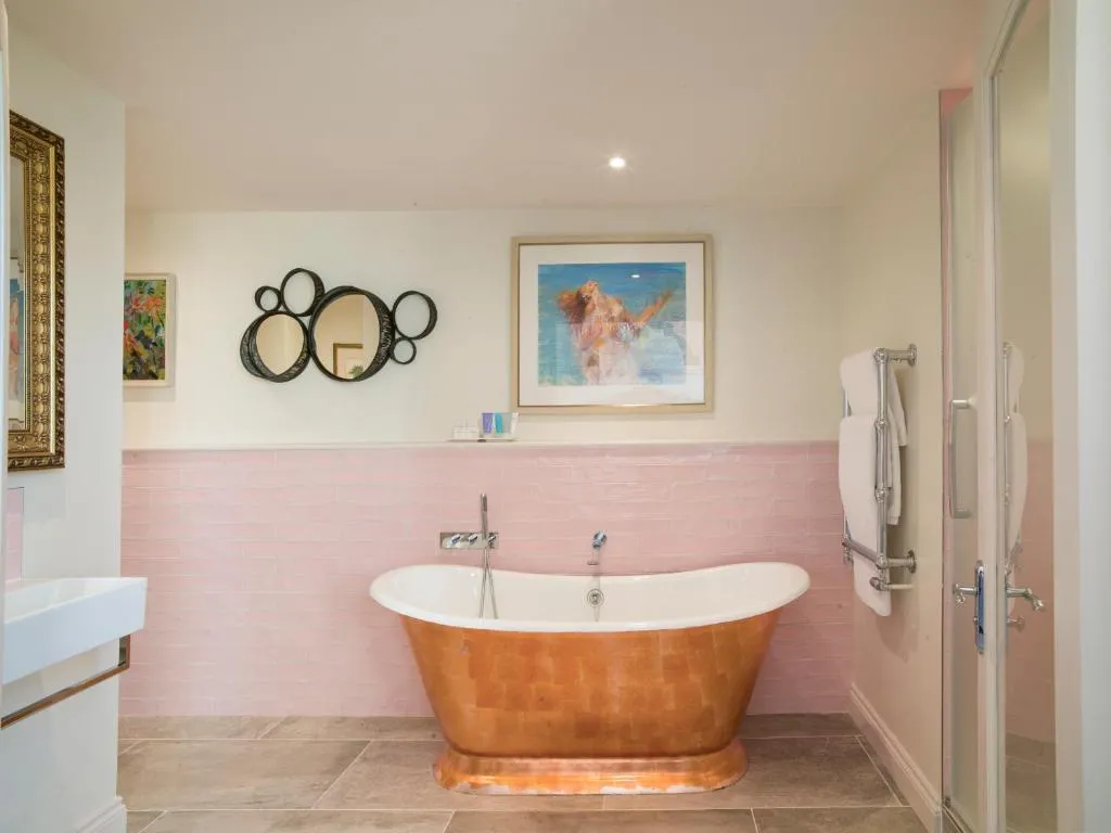 Abbey Deluxe @ The Bird  Bath