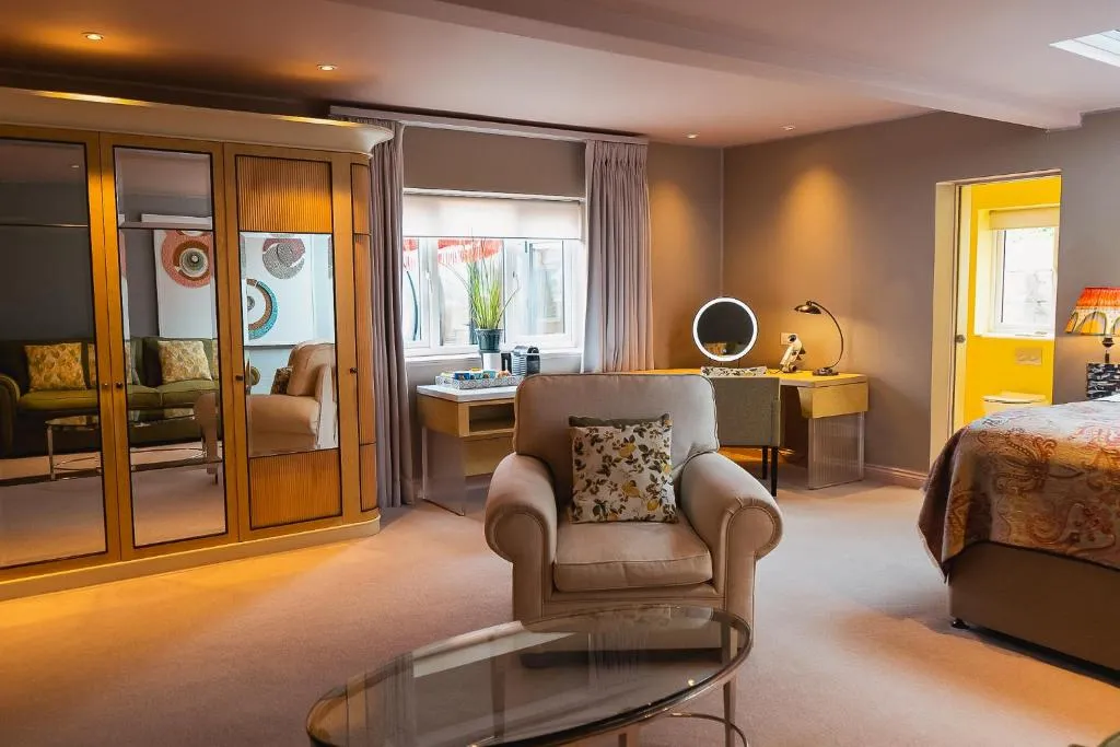 Deluxe King Room @ The Bird  Bath