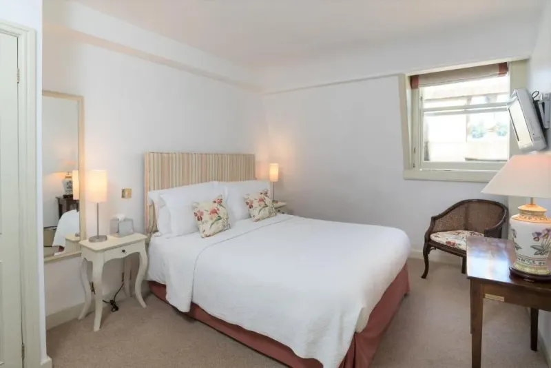 Cozy Double @ Dukes Bath