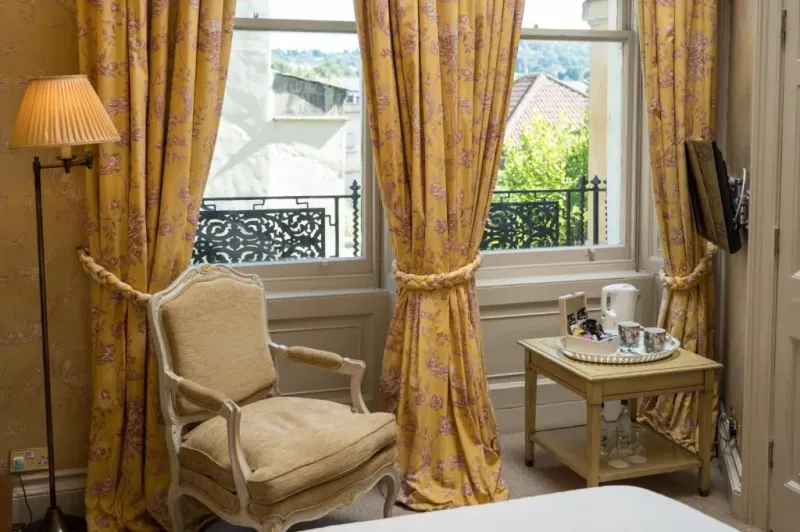 Cozy King @ Dukes Bath