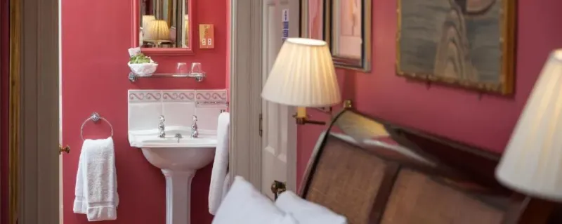 Cozy King @ Dukes Bath