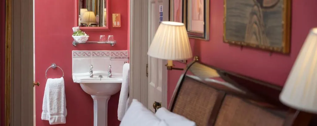 Cozy King @ Dukes Bath