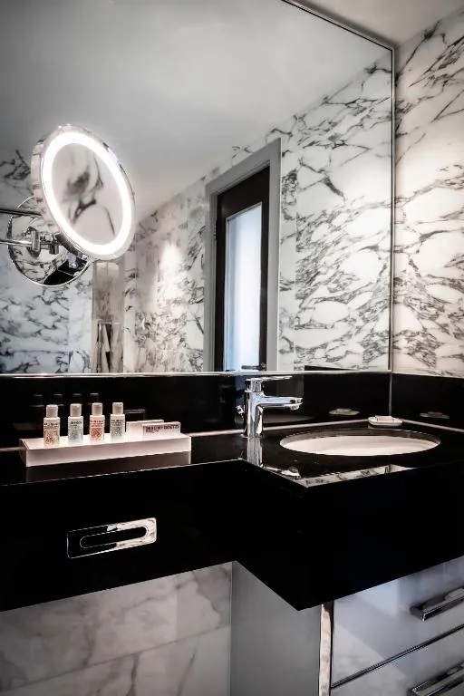 Studio Suite King Bed @ The Marylebone Hotel