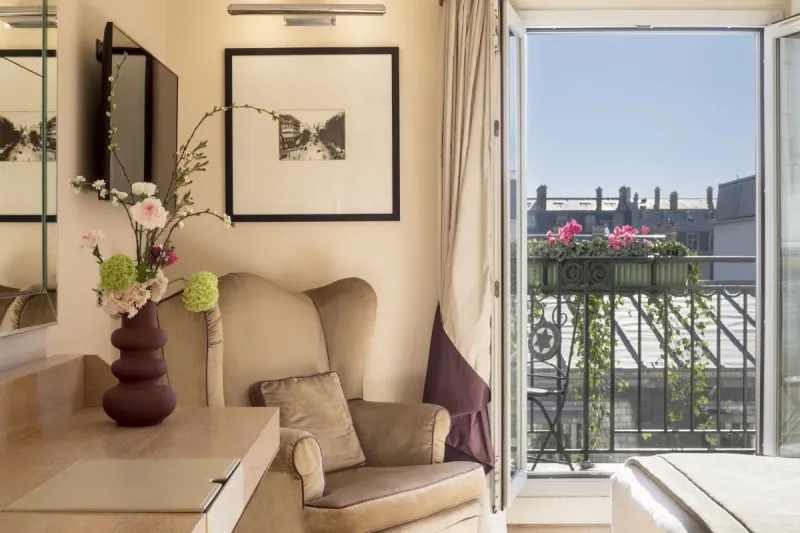 Deluxe Double with balcony @ Castille Paris   Starhotels Collezione