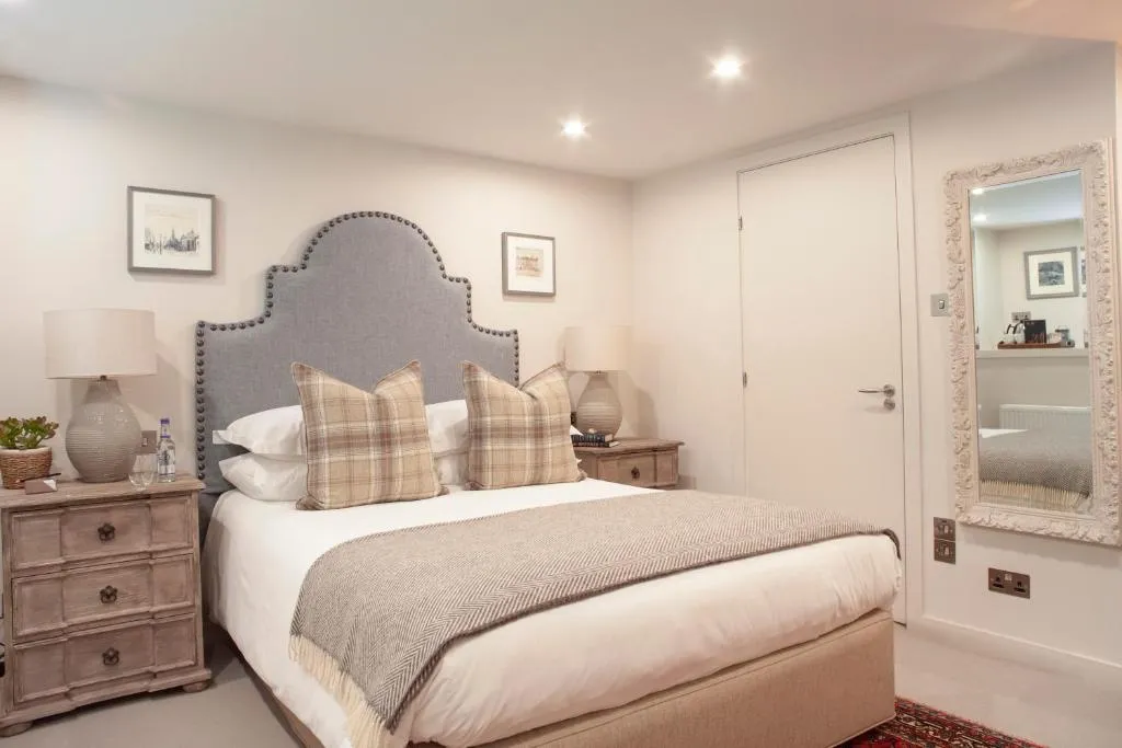 The House Superior Room @ The Roseate Edinburgh