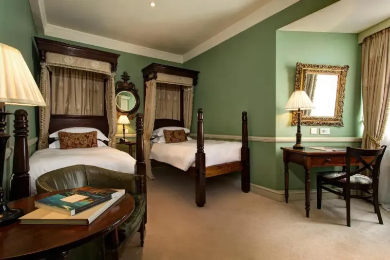 Superior Twin Room @ The Gore Hotel   Starhotels Collezione