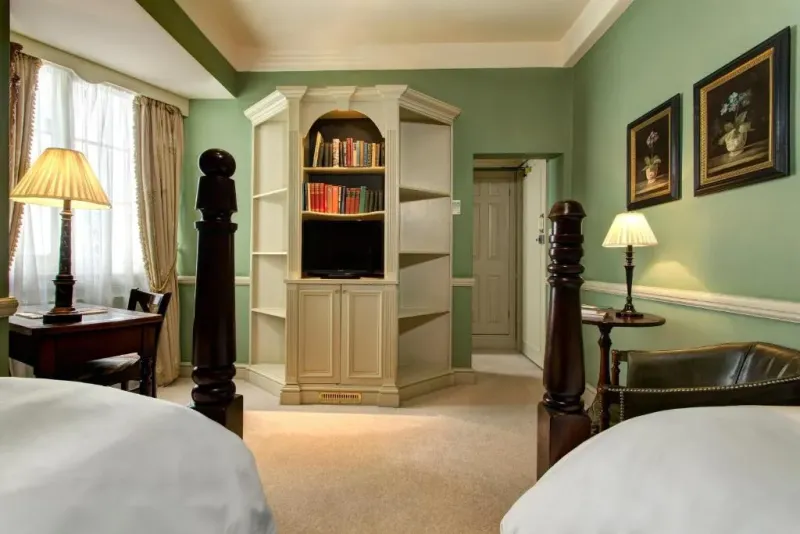 Superior Twin Room @ The Gore Hotel   Starhotels Collezione