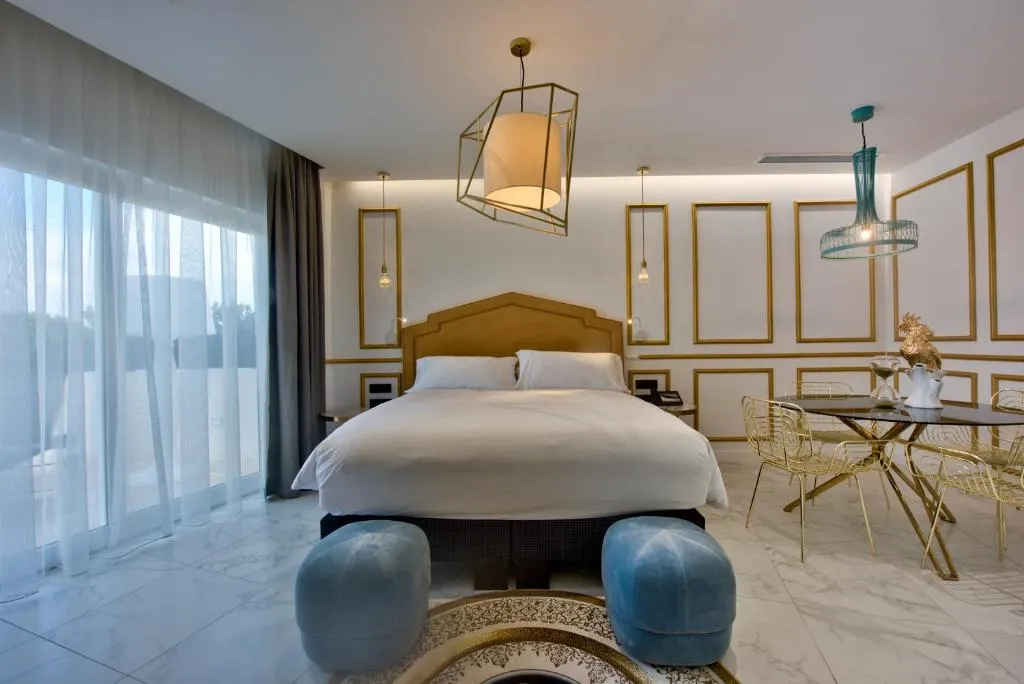 Executive Suite with Outdoor Spa Bath  amp  Kitchenette @ HOLM Boutique and Spa