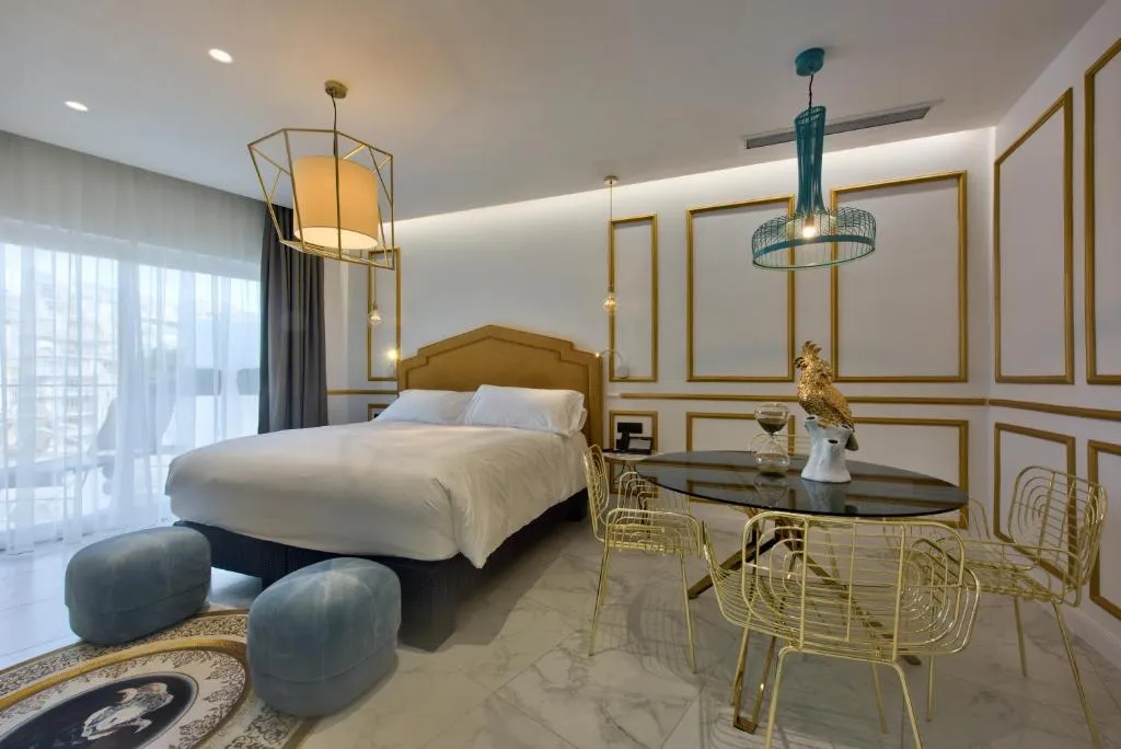 Executive Suite with Outdoor Spa Bath  amp  Kitchenette @ HOLM Boutique and Spa