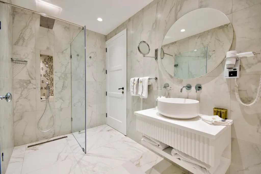 Executive Suite with Outdoor Spa Bath  amp  Kitchenette @ HOLM Boutique and Spa