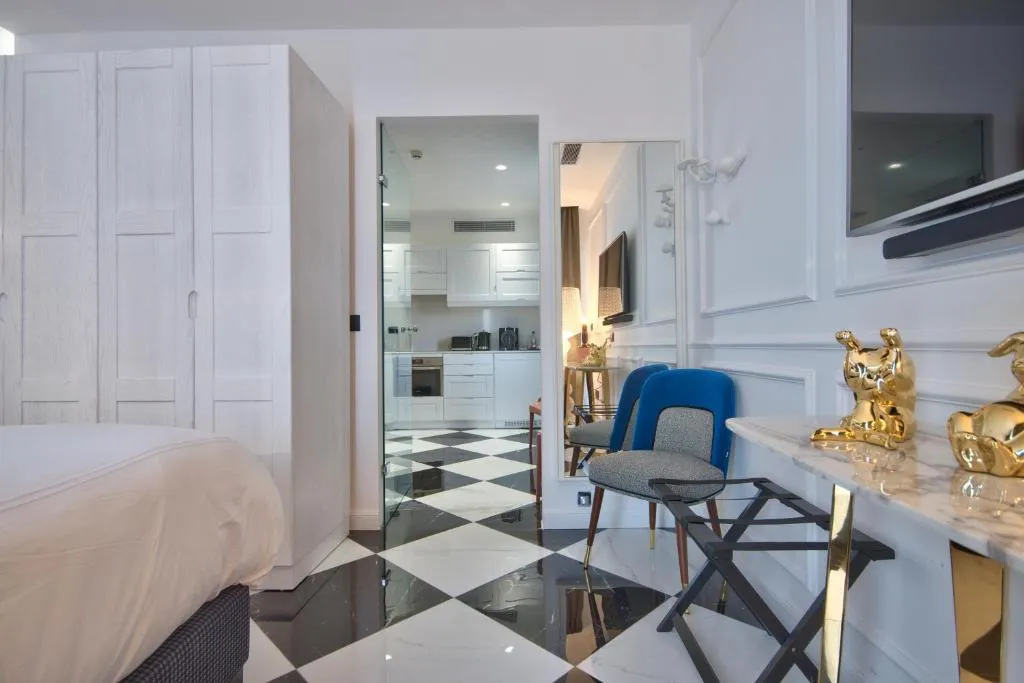 Executive Suite with Outdoor Spa Bath  amp  Kitchenette @ HOLM Boutique and Spa