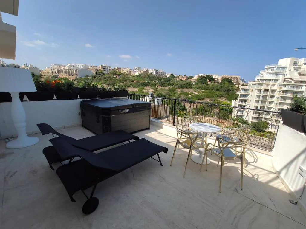 Executive Suite with Outdoor Spa Bath  amp  Kitchenette @ HOLM Boutique and Spa