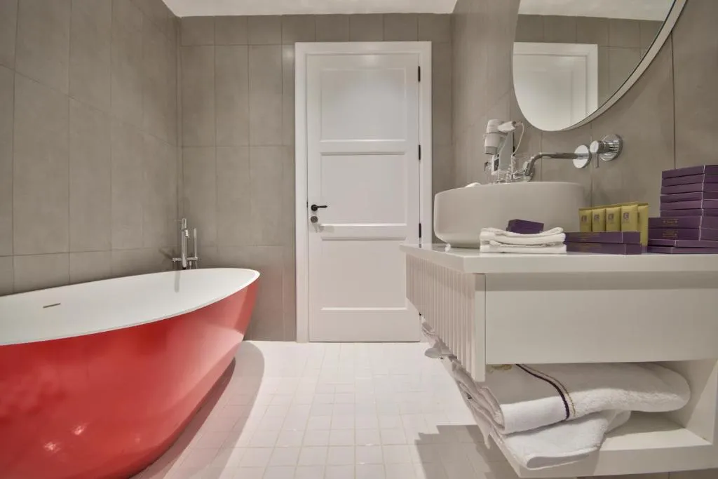 Executive Penthouse Suite with Outdoor Spa Bath  amp  Kitchenette @ HOLM Boutique and Spa