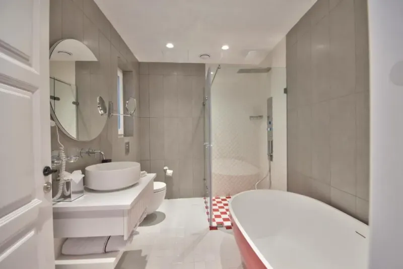 Executive Penthouse Suite with Outdoor Spa Bath  amp  Kitchenette @ HOLM Boutique and Spa