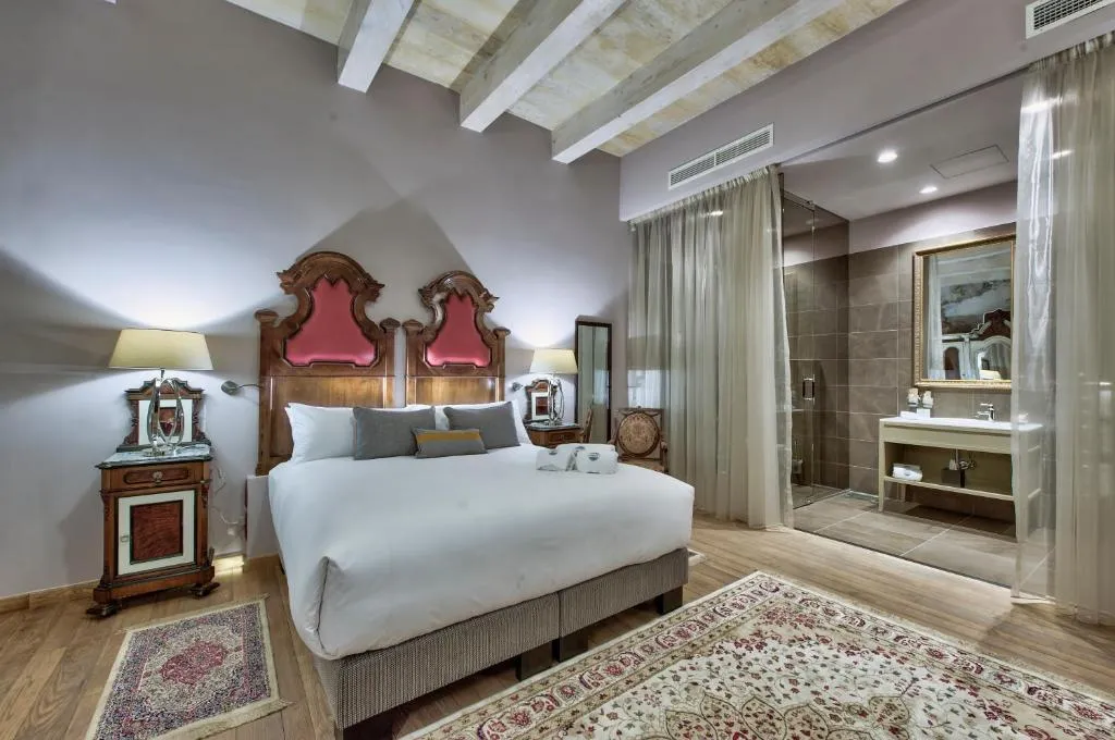 Deluxe Room double or twin @ Palazzo Consiglia