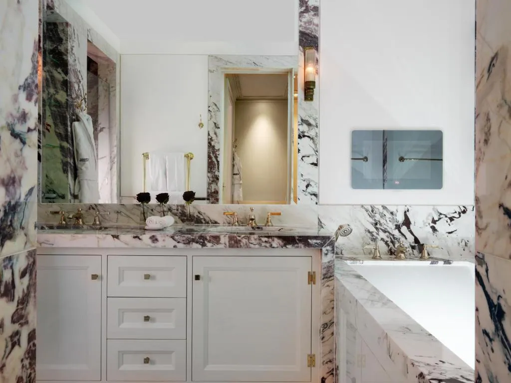 The Knightsbridge Suite @ The Kensington