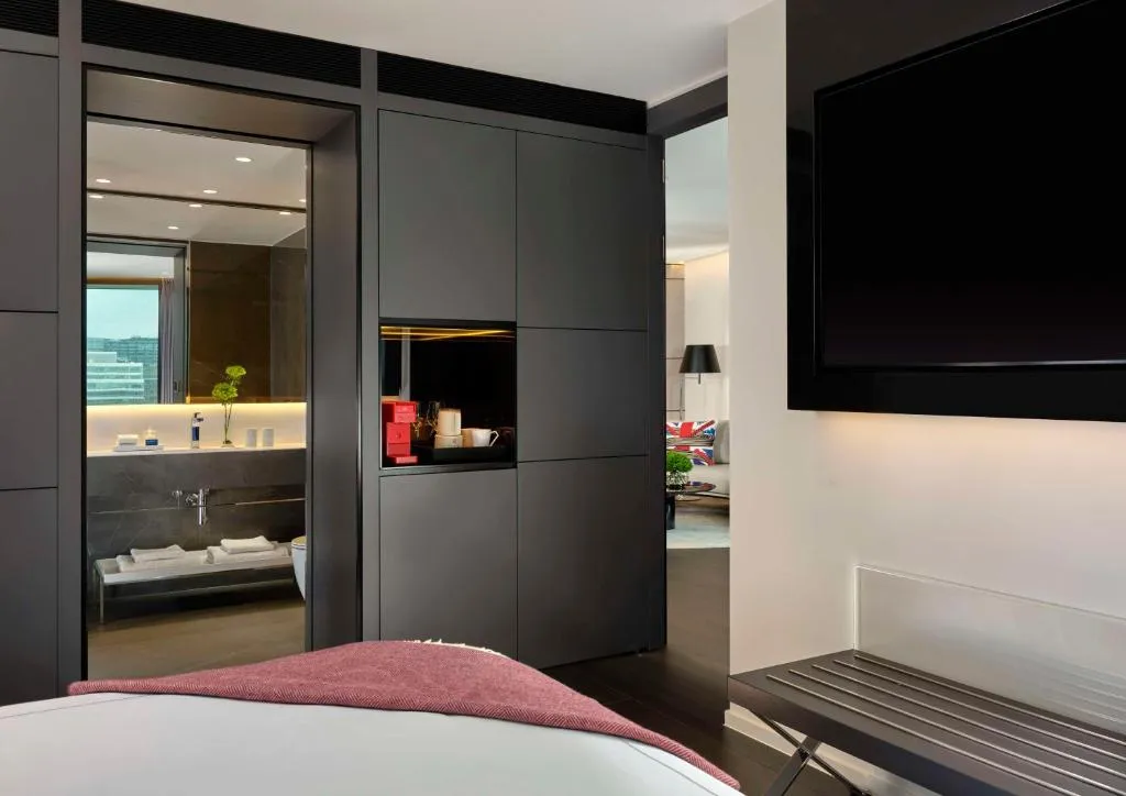 1 King Bedroom Suite with Skyline View @ art otel London Hoxton