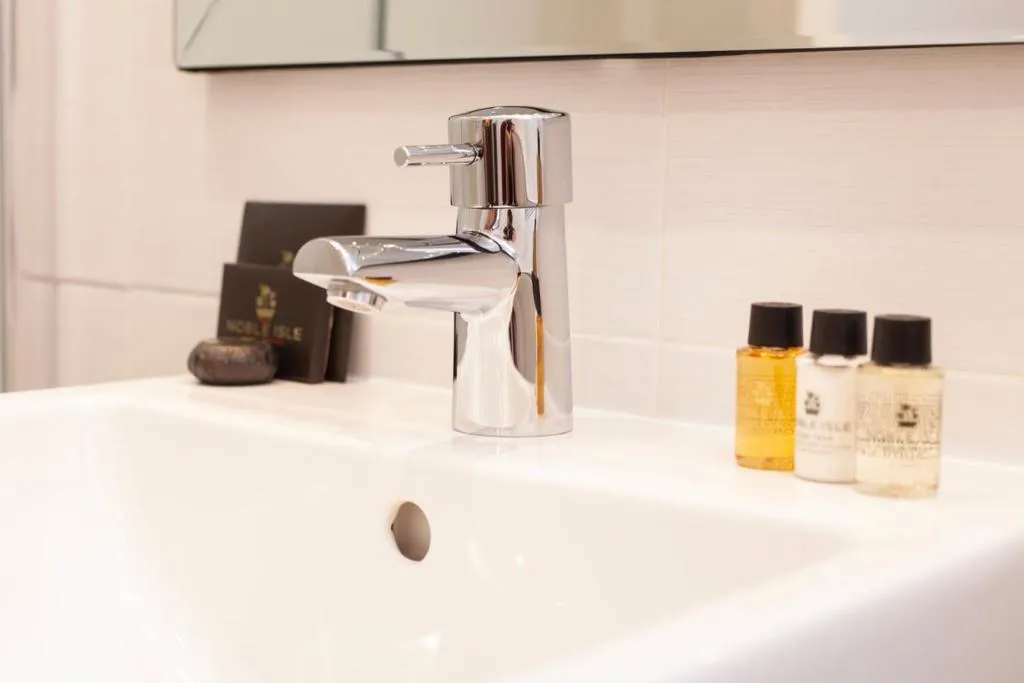 Petite Double Room @ The Roseate Edinburgh