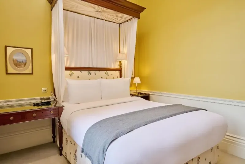 Petite Double Room   1 Queen Bed @ Roseate House London