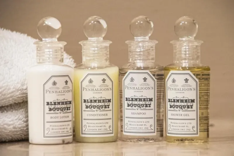 Petite Double Room   1 Queen Bed @ Roseate House London