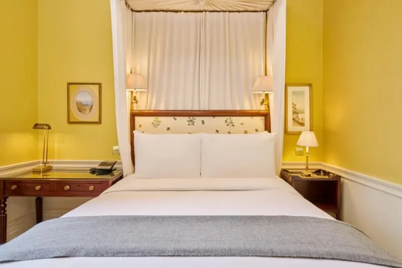 Superior Room   1 Queen Bed @ Roseate House London