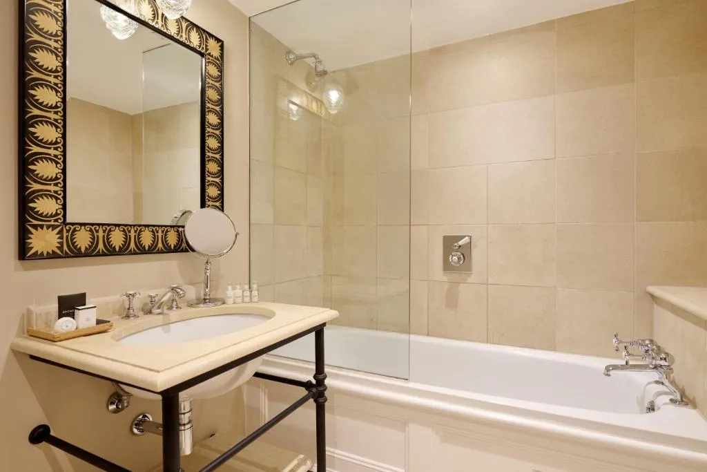 Executive Twin Room   2 Single beds @ Roseate House London