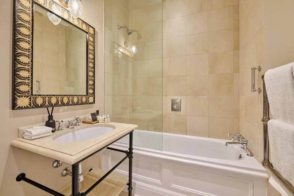 Roseate Junior Suite @ Roseate House London