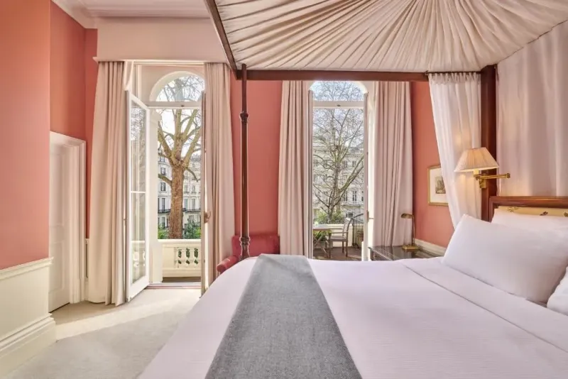 Roseate Suite with Balcony @ Roseate House London