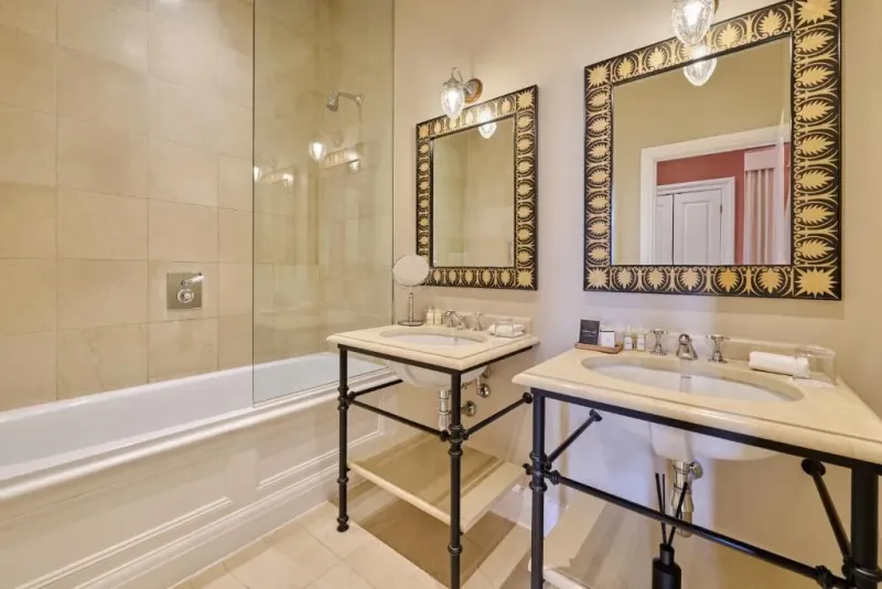 Roseate Suite with Balcony @ Roseate House London