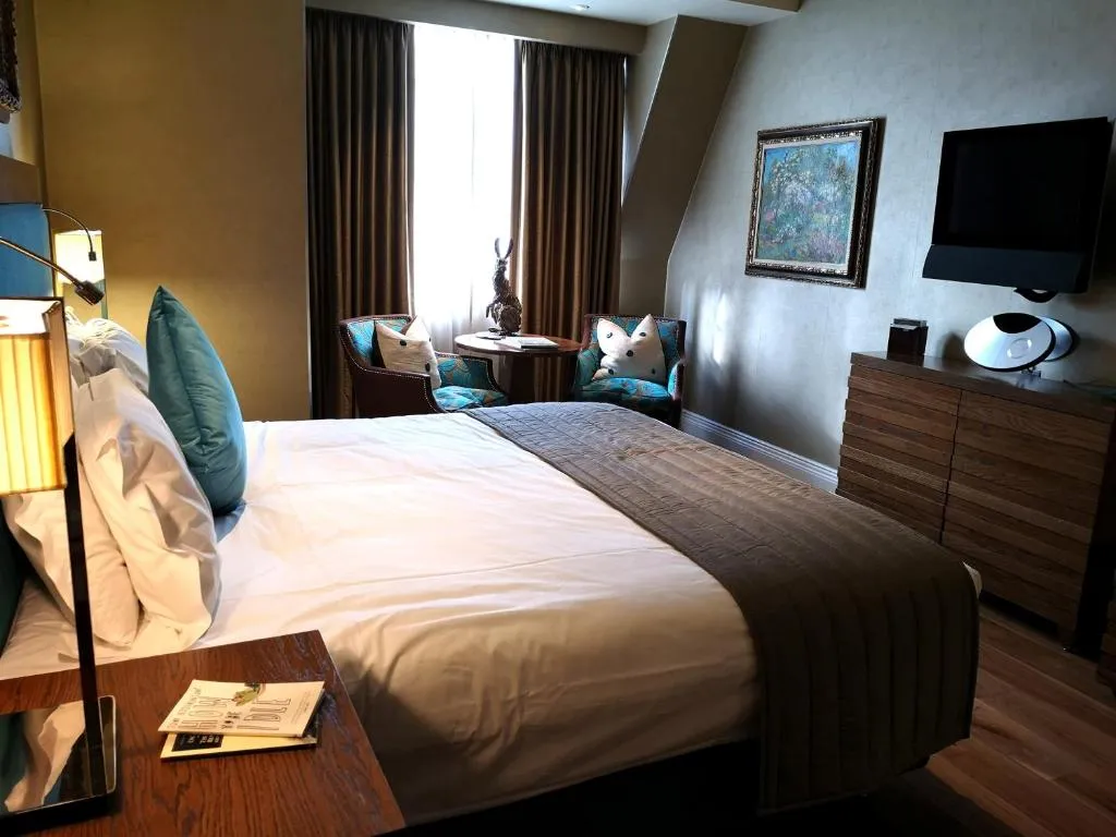 Roseate Prime Suite @ The Roseate Reading