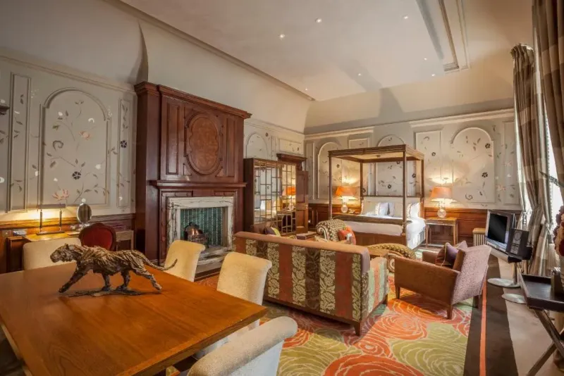 Roseate Suite @ The Roseate Reading