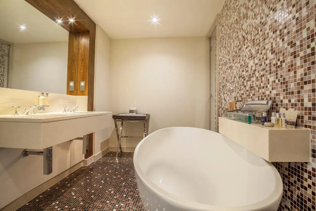 Roseate Suite @ The Roseate Reading