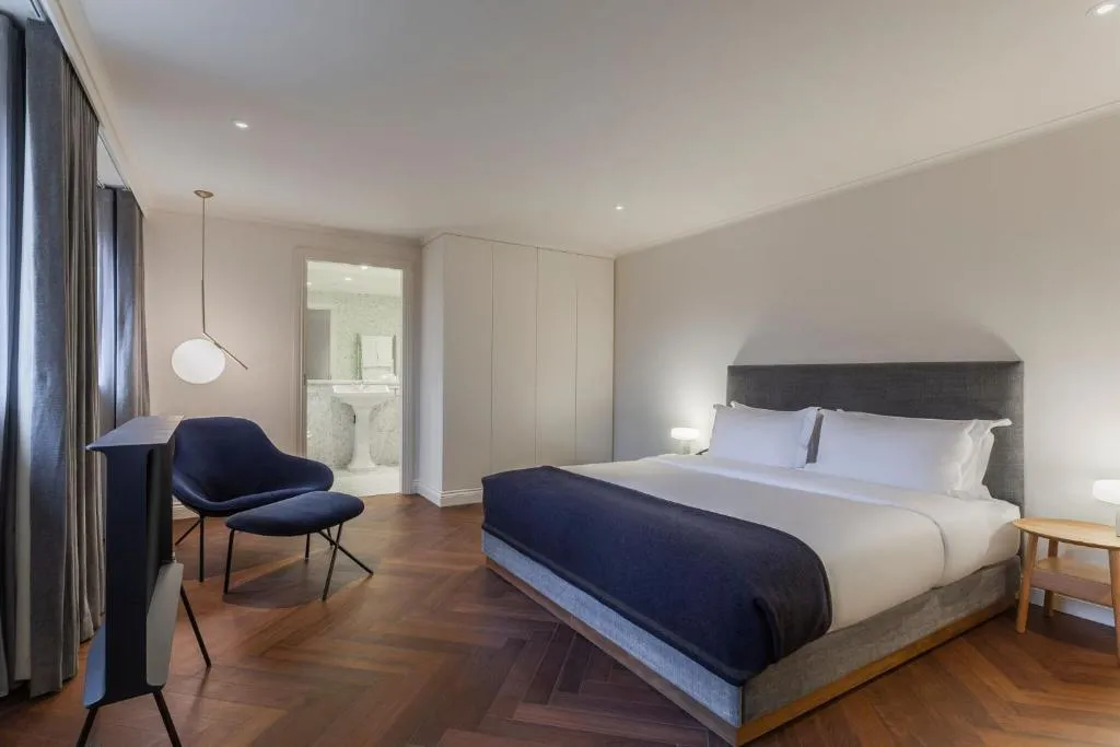 The House Junior Suite @ The Roseate Reading