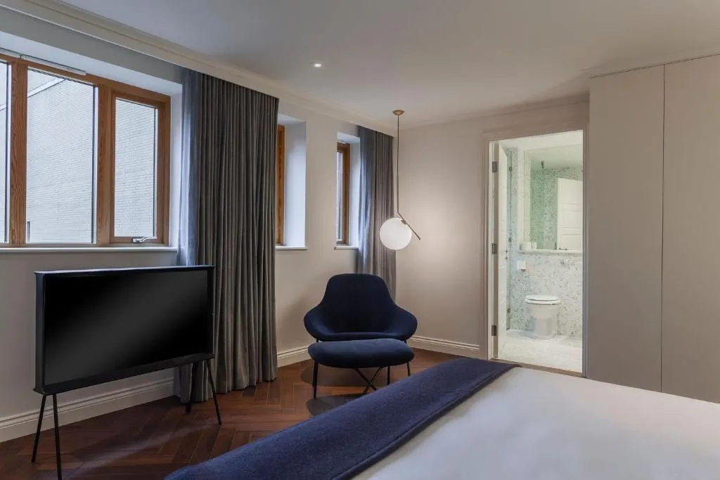 The House Junior Suite @ The Roseate Reading