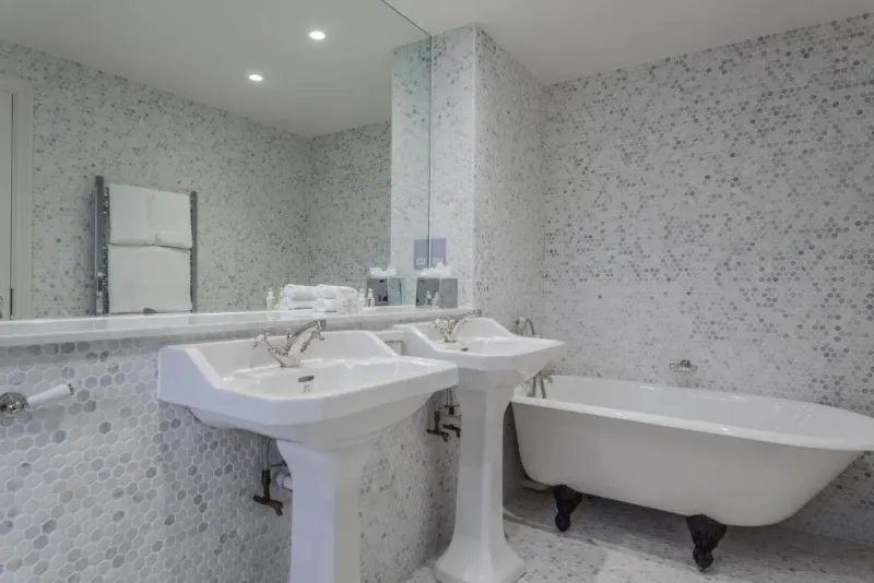 The House Junior Suite @ The Roseate Reading