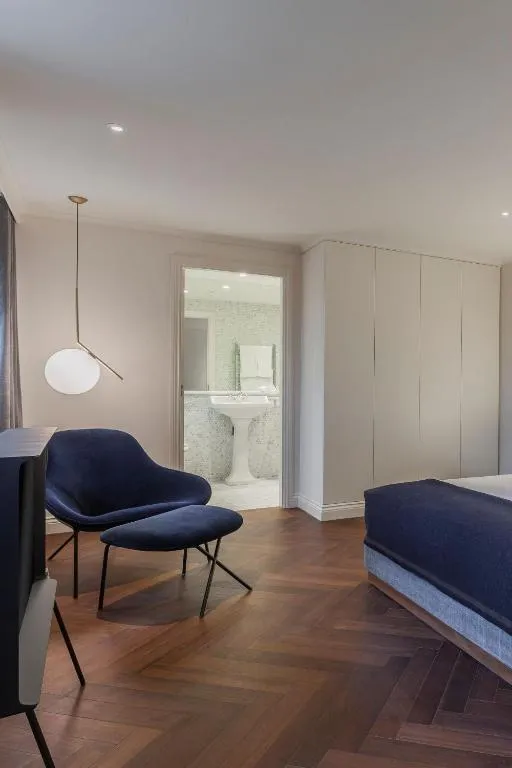 The House Junior Suite @ The Roseate Reading