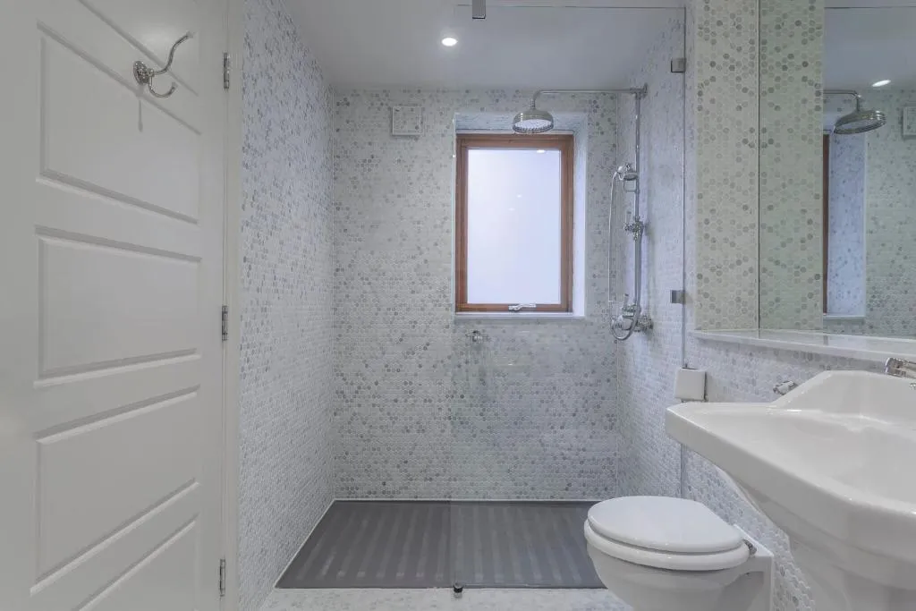 The House Junior Suite @ The Roseate Reading