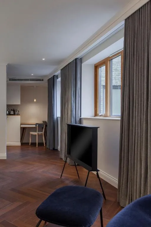 The House Junior Suite @ The Roseate Reading