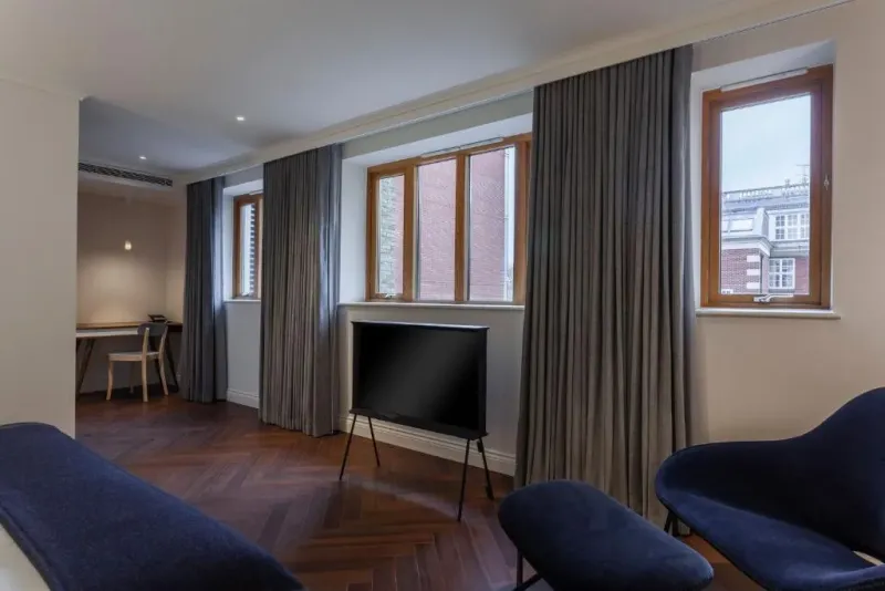 The House Junior Suite @ The Roseate Reading