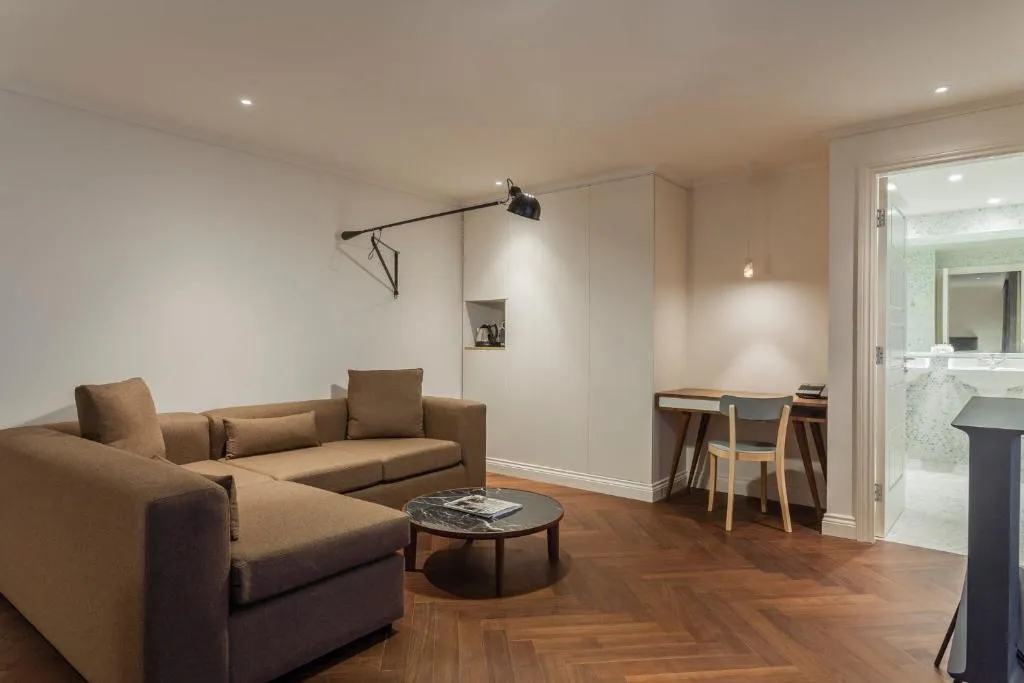 The House Premium Suite @ The Roseate Reading