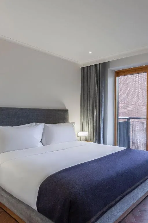 The House Room @ The Roseate Reading