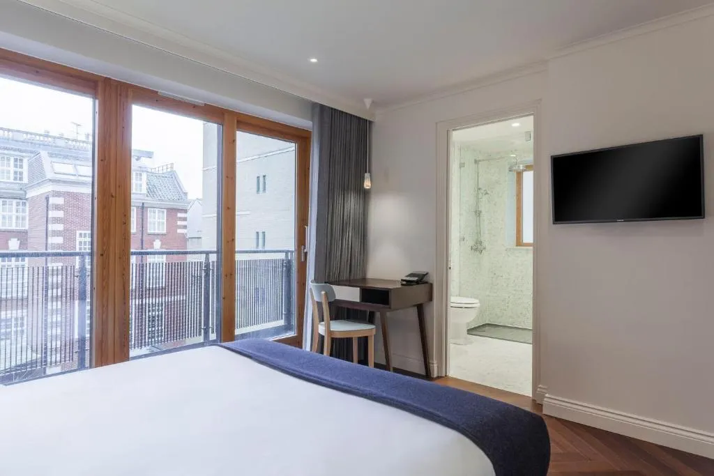 The House Room @ The Roseate Reading