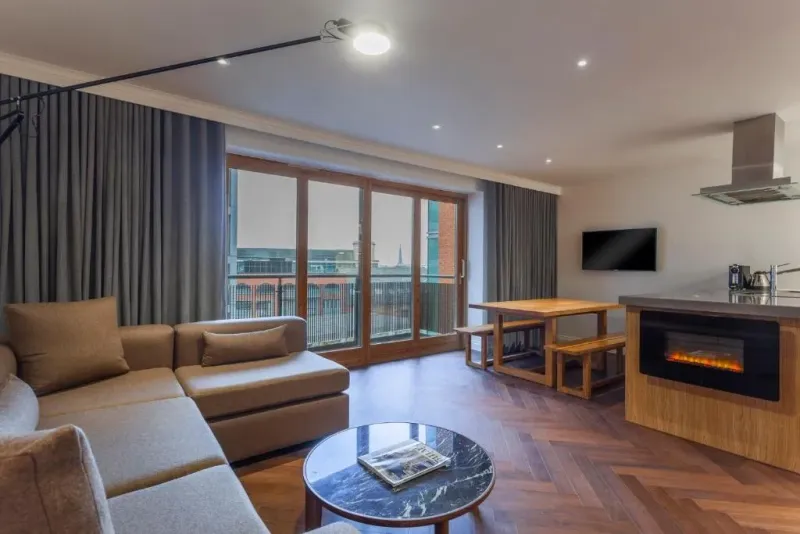 The House Studio @ The Roseate Reading