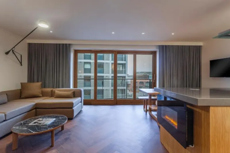 The House Studio @ The Roseate Reading