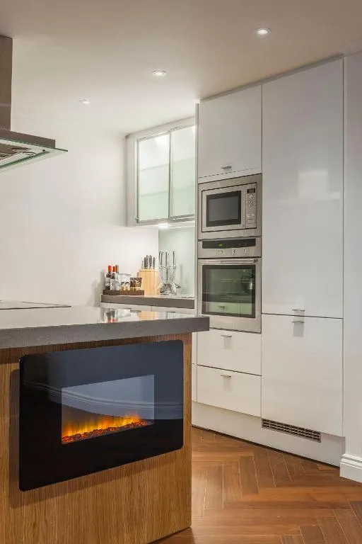 The House Studio @ The Roseate Reading